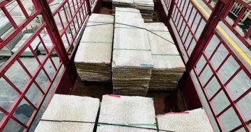 自贡 黄金麻花岗岩荔枝面，光面毛板装车完成