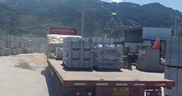 自贡 芝麻白仿形路沿石，直形路沿石