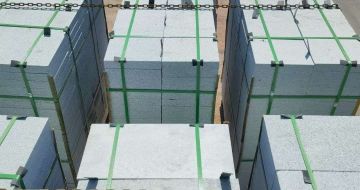 自贡 芝麻白花岗岩5公分地铺石 花岗岩厂家工厂装车日常