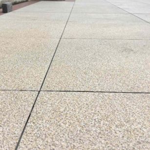 自贡 黄金麻花岗岩石板材荔枝面地面铺装效果