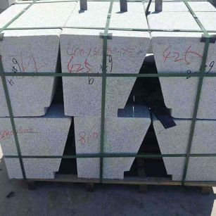 自贡 芝麻白异形坐凳，石凳