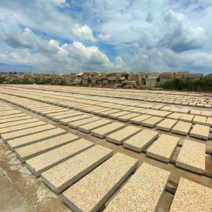 自贡 黄金麻花岗岩荔枝面地铺石防护中