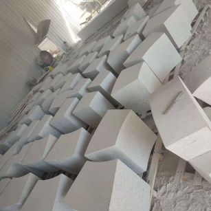 自贡 白麻花岗岩异形坐凳