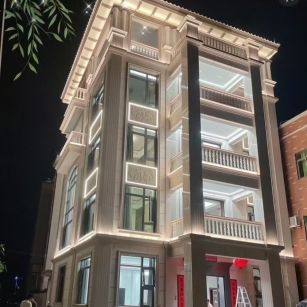 自贡 芝麻白花岗岩别墅外墙夜间效果