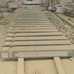 自贡 芝麻白异形加工雕刻-栏杆大柱，方柱