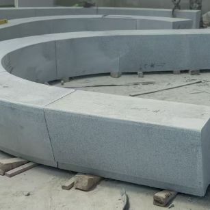 自贡 芝麻白花岗岩光面弧形坐凳