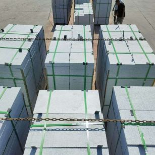 自贡 芝麻白花岗岩5公分地铺石 花岗岩厂家工厂装车日常