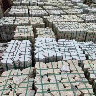 自贡 黄金麻白麻花岗岩荔枝面地铺石(冰裂纹)