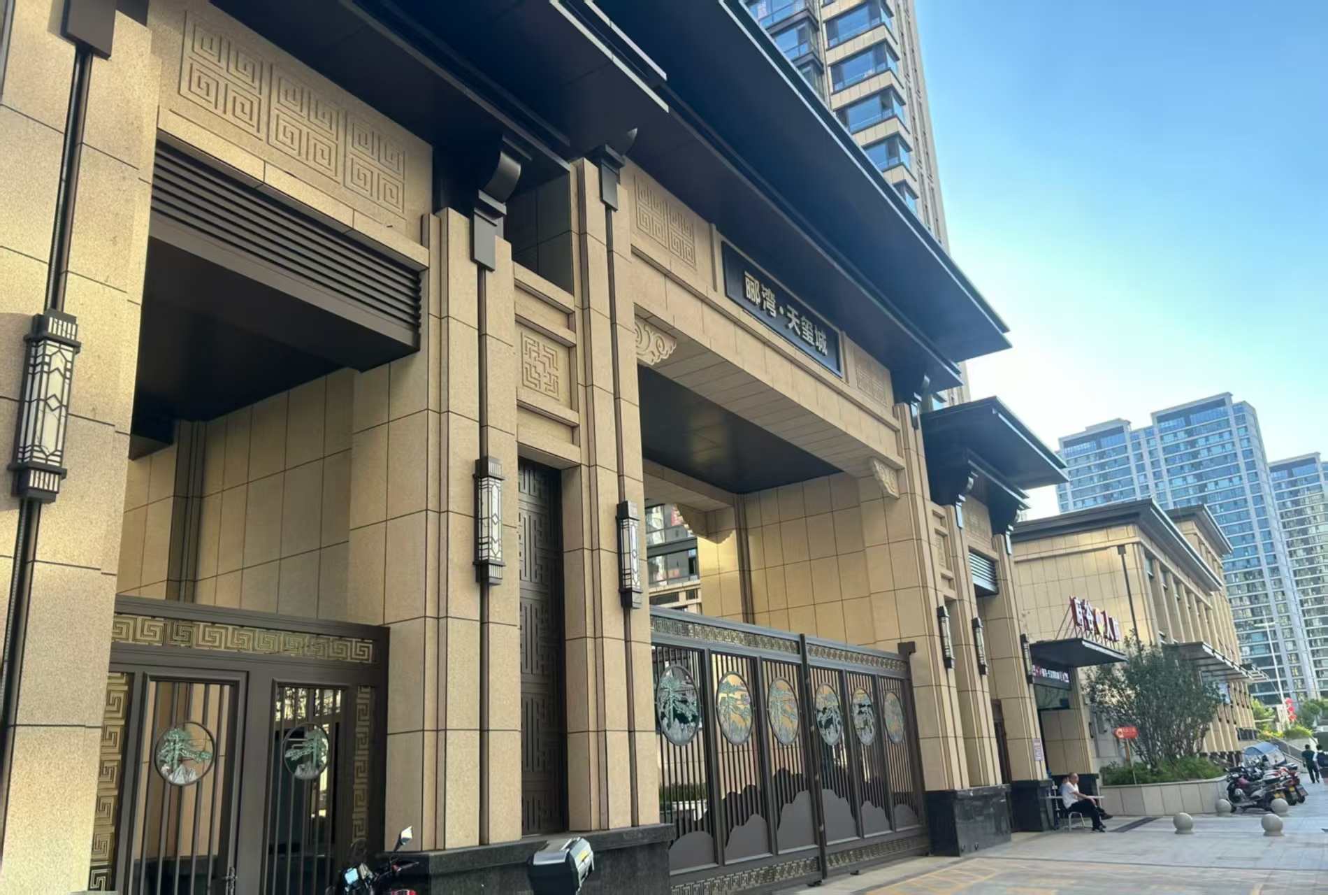 自贡 黄金麻花岗岩荔枝面小区门楼外墙干挂