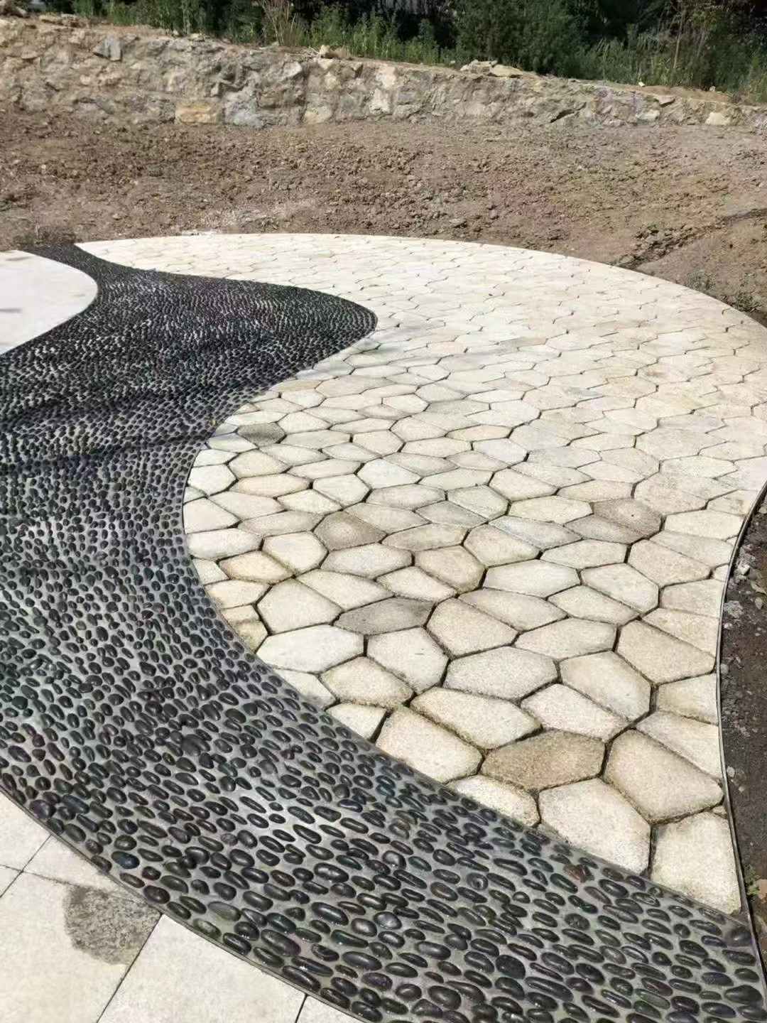 自贡 黄金麻冰裂纹地铺石工地铺装案例