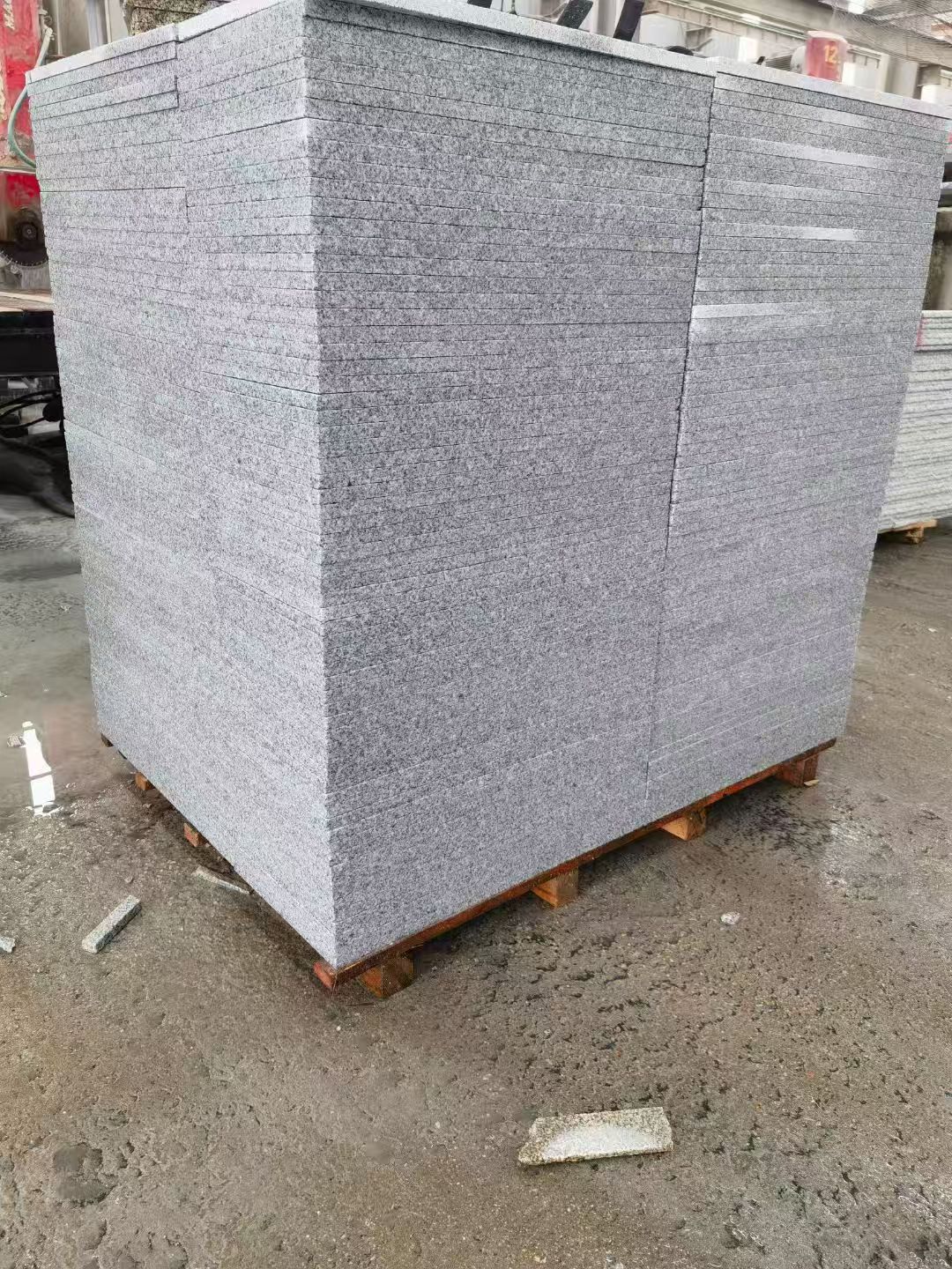 自贡 芝麻白火烧面1.8厚300*600地铺石，尺寸标准，厚薄均匀