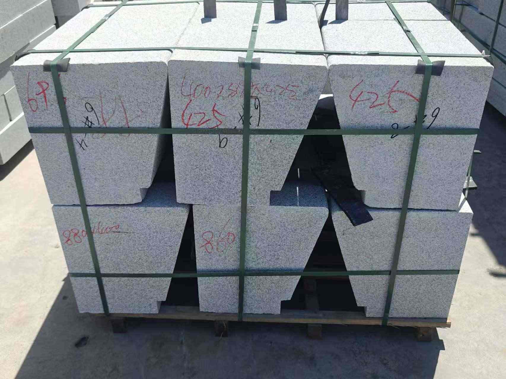 自贡 芝麻白异形坐凳，石凳