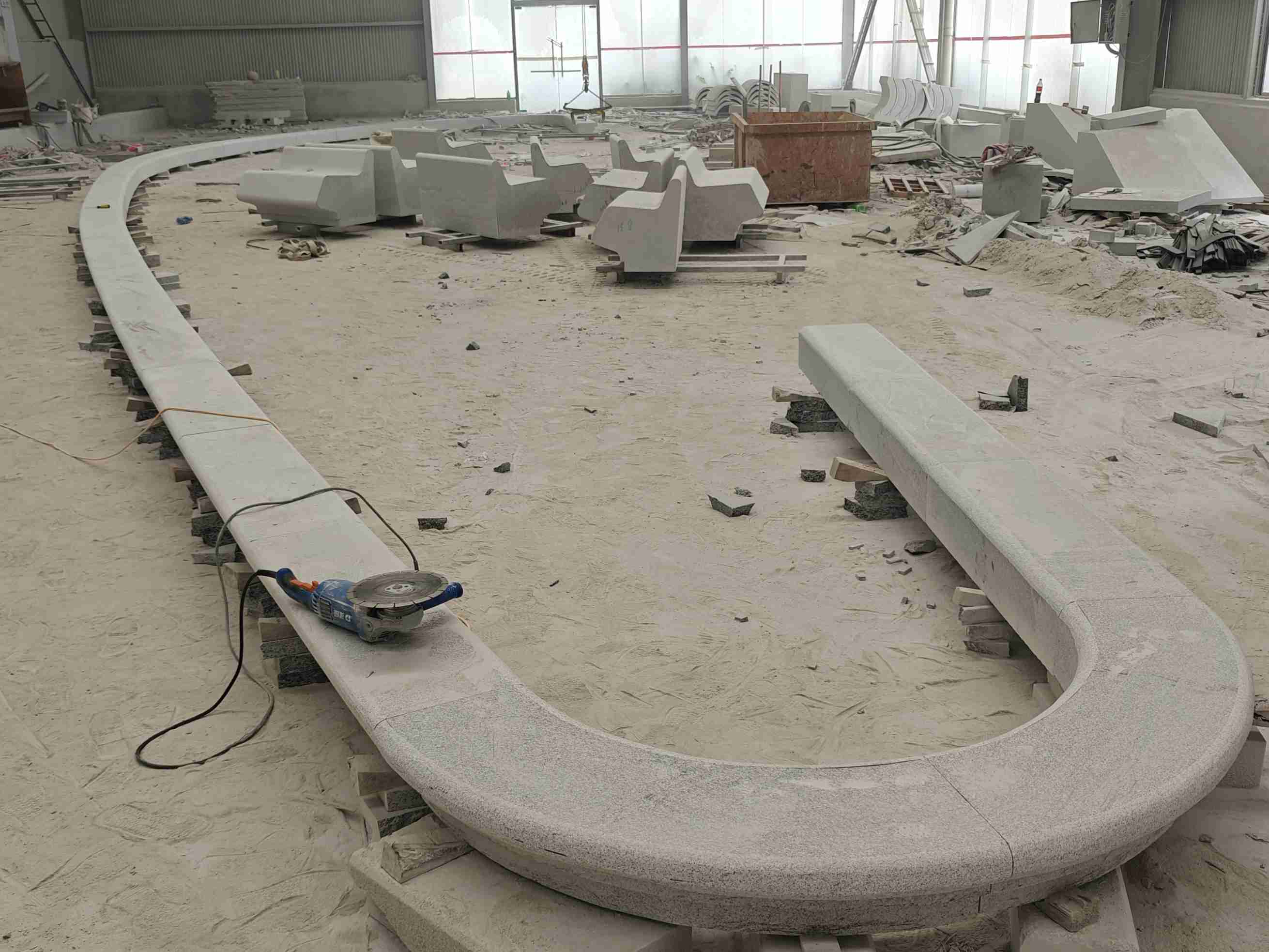 自贡 芝麻白花岗岩弧形花坛石，坐凳石