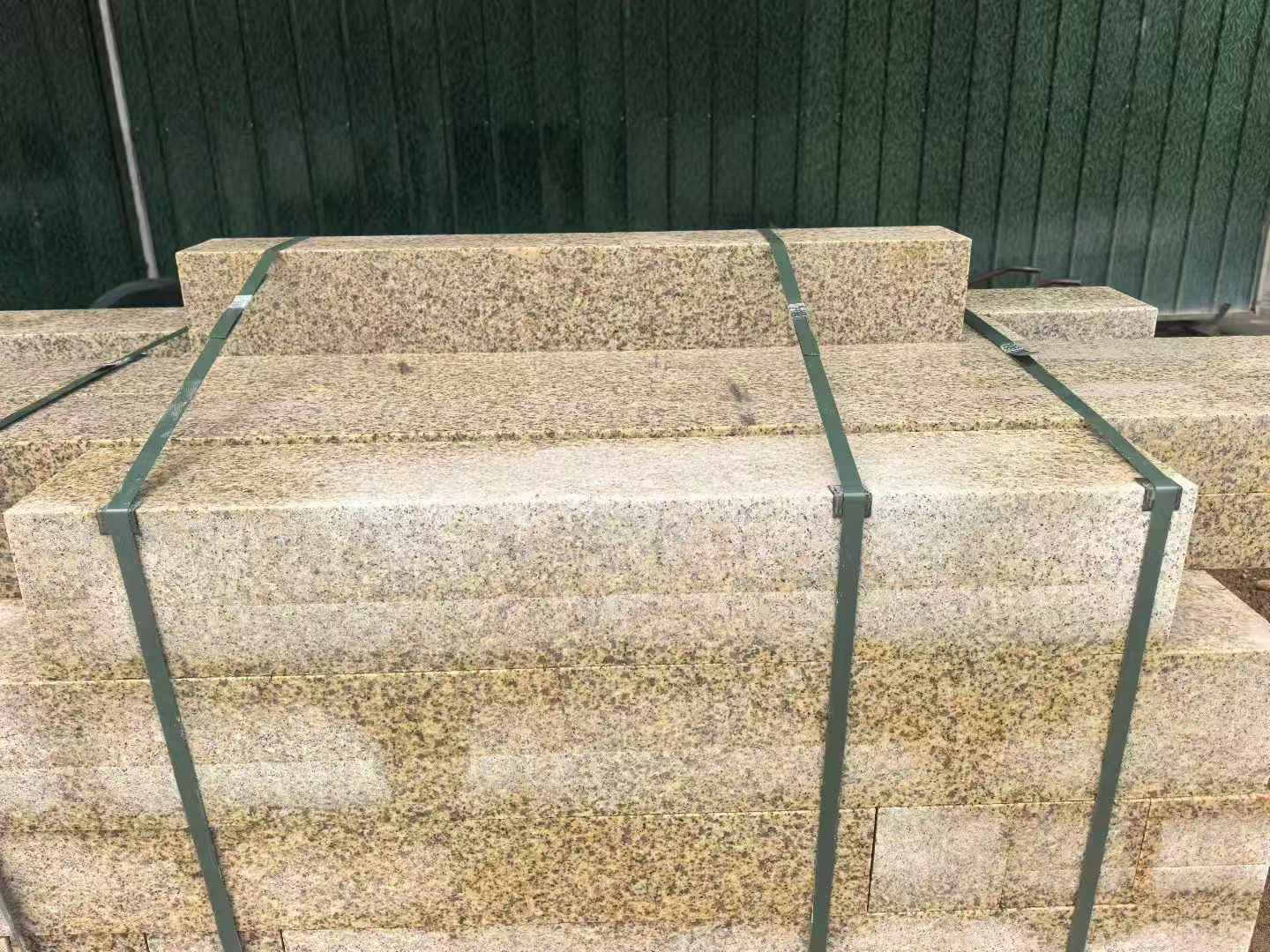 自贡 黄金麻花岗岩石材机切面栏杆料半成品