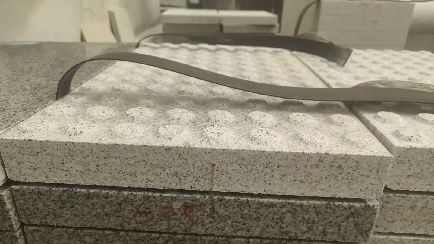 自贡 芝麻白花岗岩6.0公分荔枝面五轴加工雕刻盲点