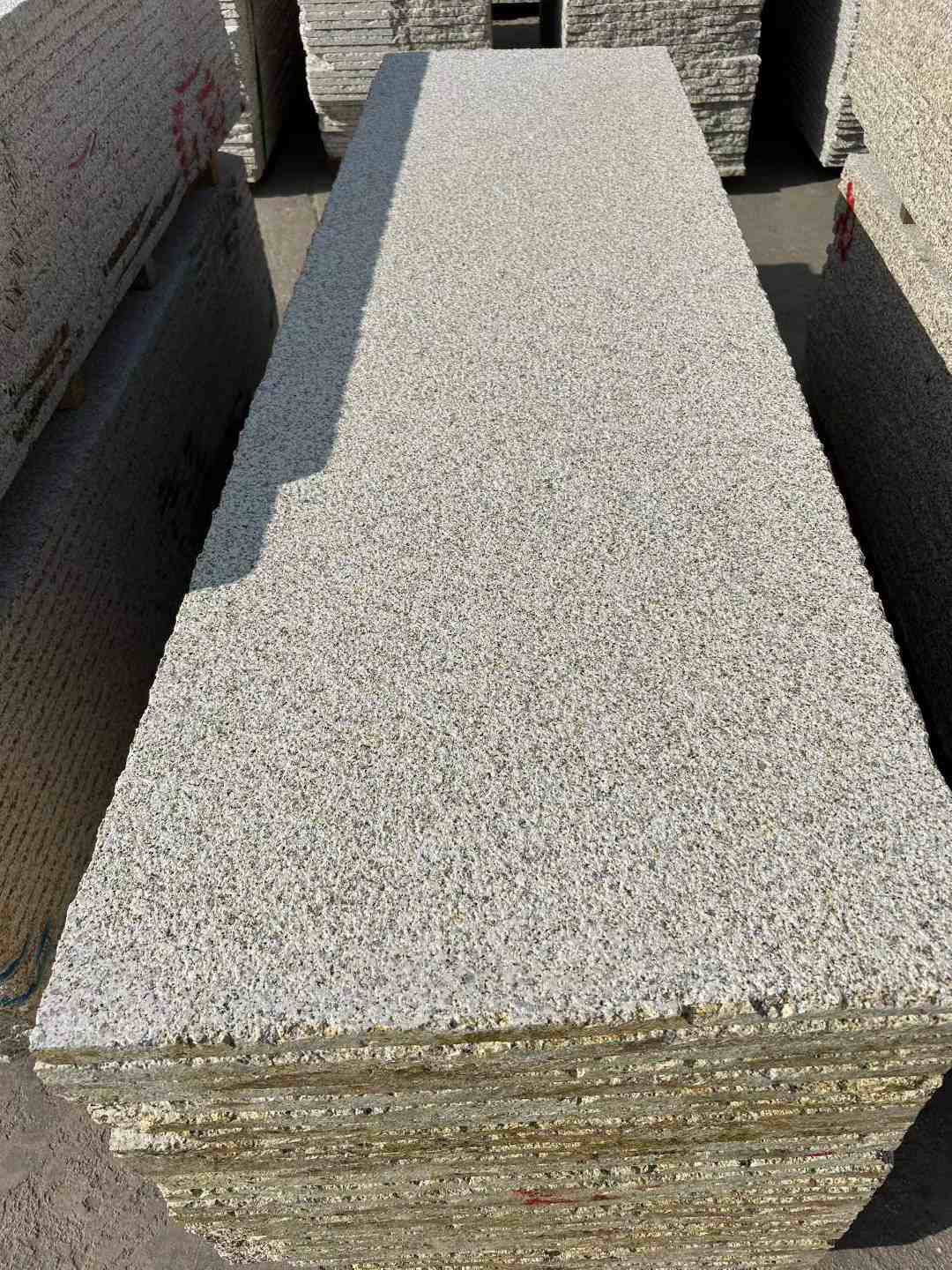 自贡 黄金麻花岗岩荔枝面毛板，半成品