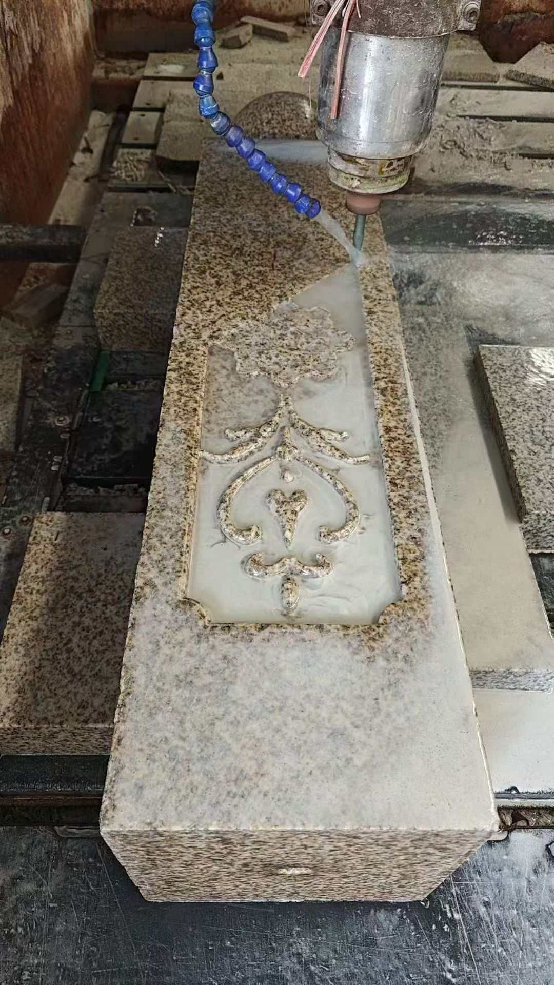 自贡 黄金麻花岗岩异形加工雕刻栏杆大柱