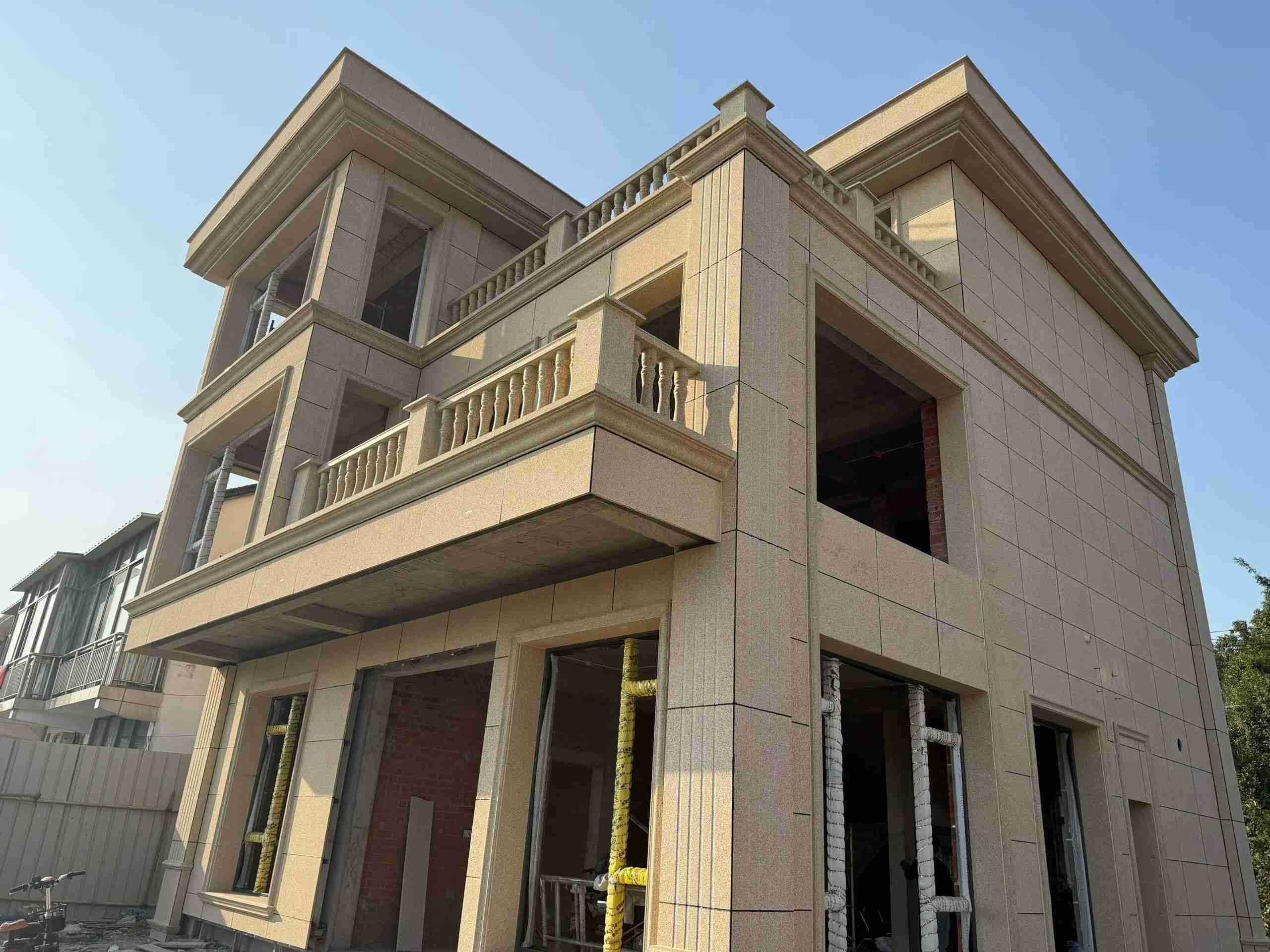 自贡 黄金麻花岗岩石材荔枝面外墙干挂效果展示