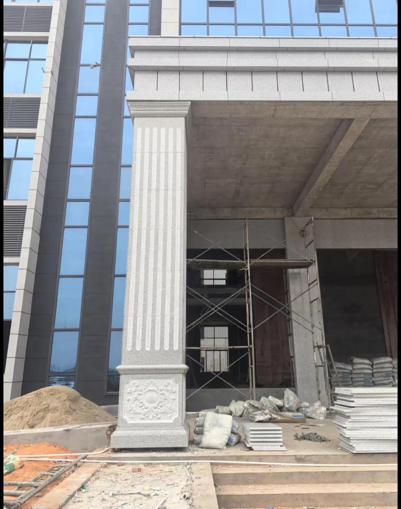 自贡 芝麻白光面花岗岩门楼大柱（罗马柱）配雕花底座