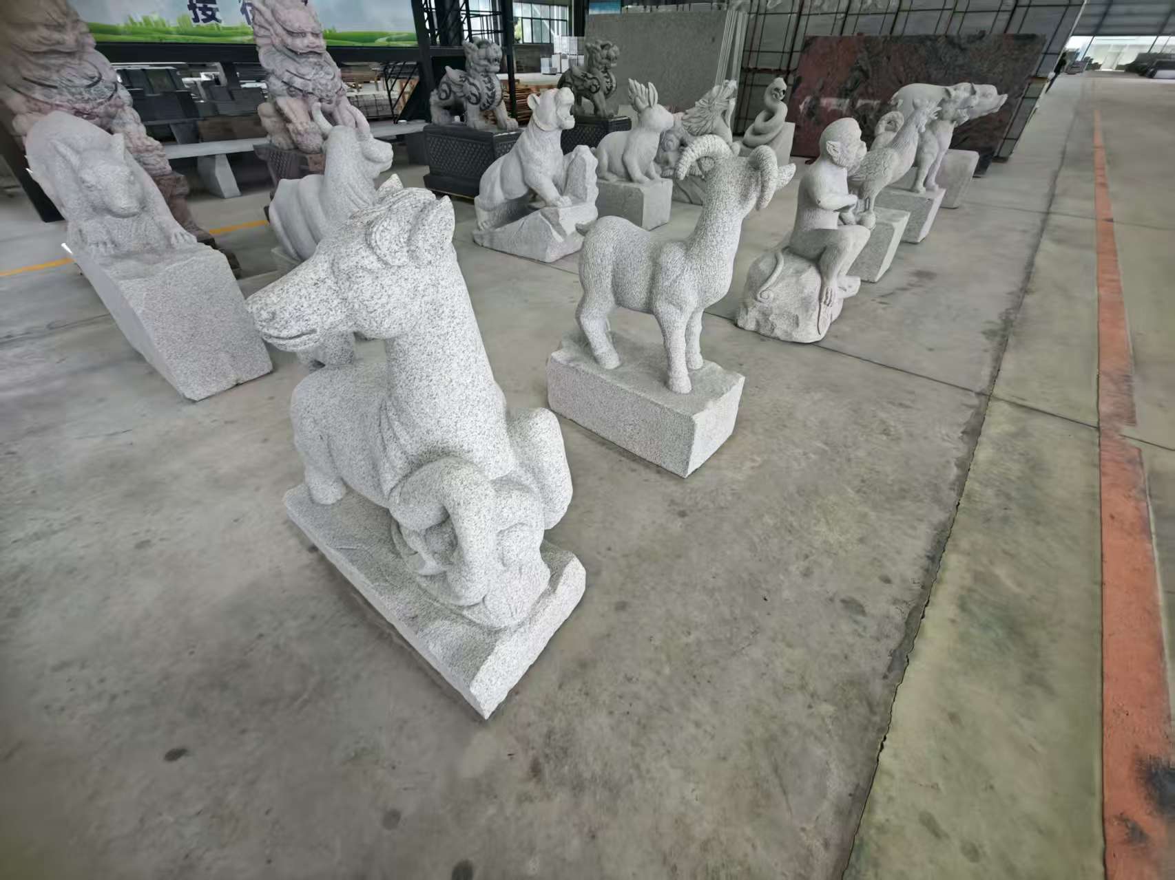 自贡 芝麻白花岗岩造型立体雕刻——十二生肖