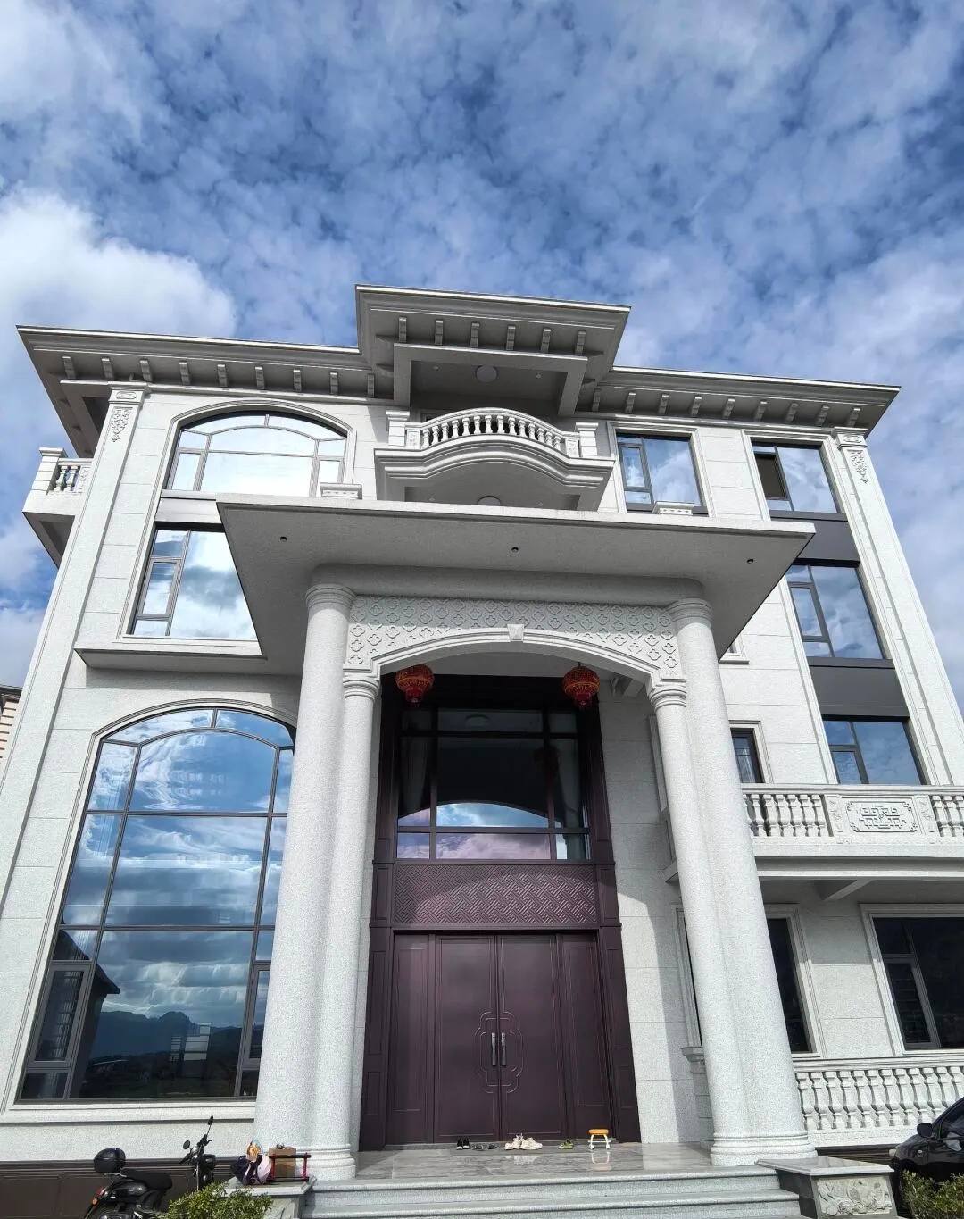 自贡白麻别墅外墙干挂石材效果示例