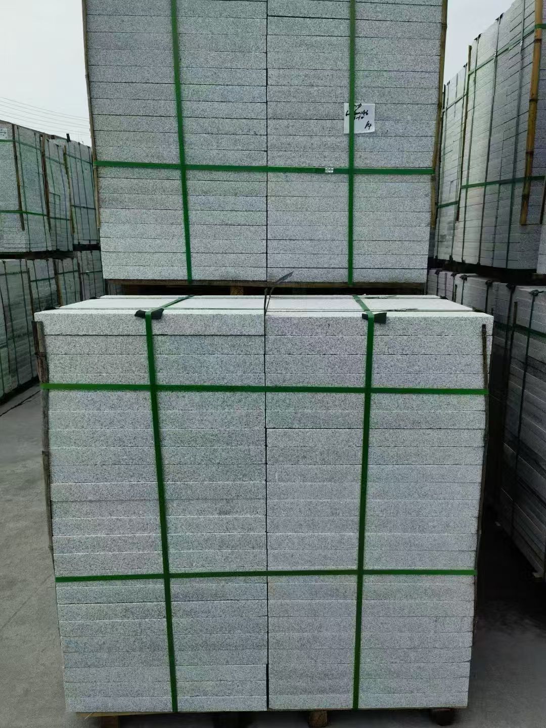 自贡 芝麻白火烧，园林广场市政工程地铺石，1.8~5.0厚均有现货