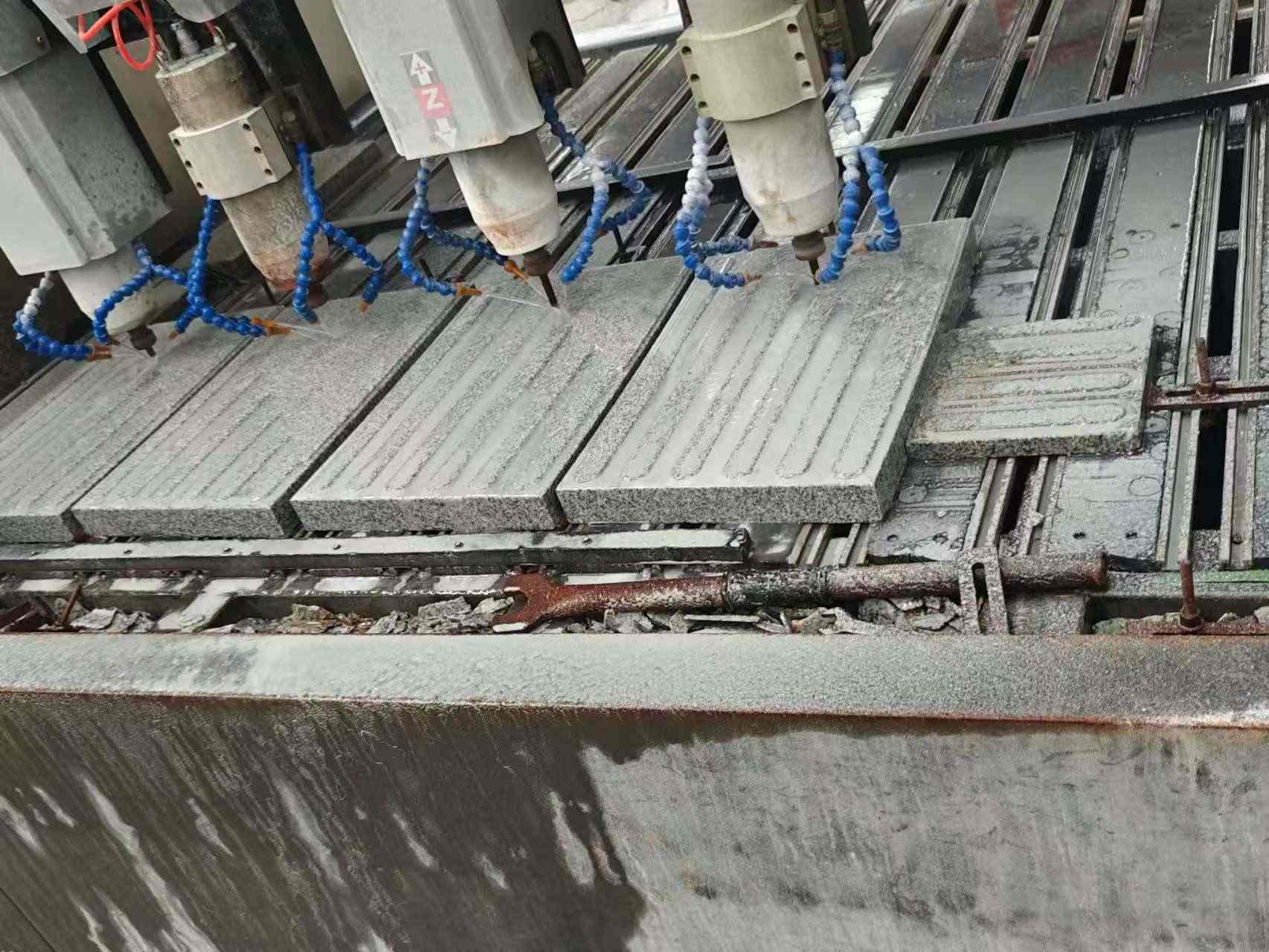 自贡 芝麻白花岗岩荔枝面盲道雕刻