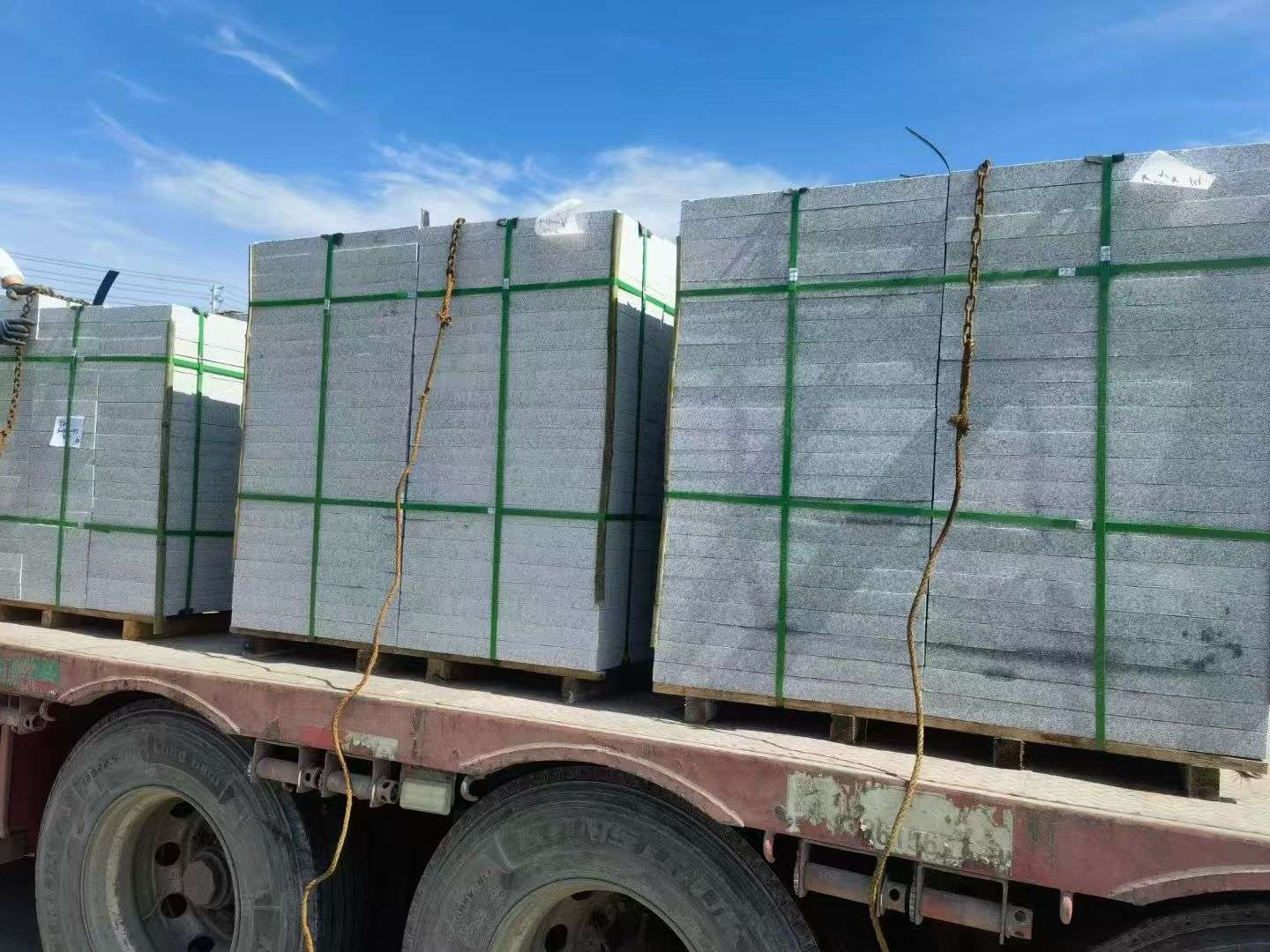 自贡 芝麻白花岗岩地铺石装车日常