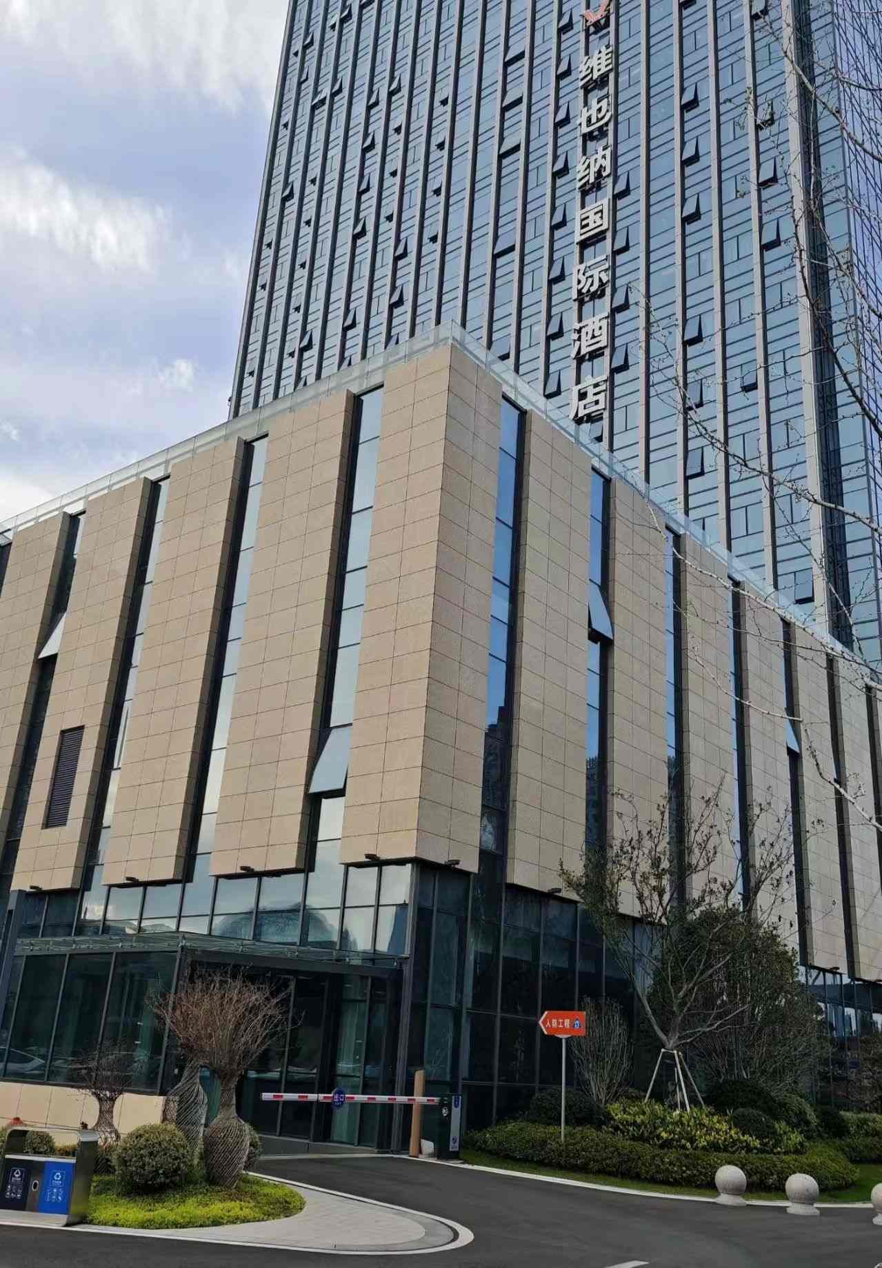 自贡 黄金麻花岗岩外墙干挂