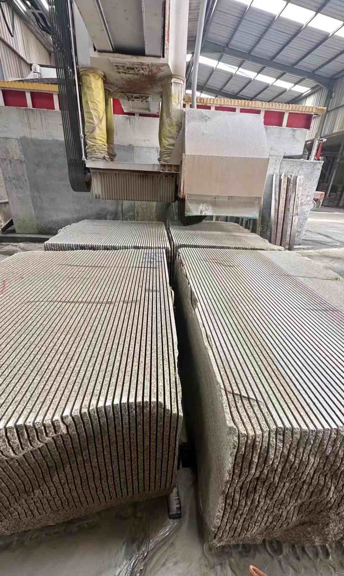 自贡 车间生产日常，黄金麻白麻花岗岩