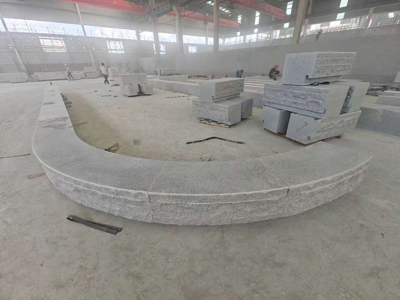 自贡 芝麻白异形坐凳，自然面光面弧形加工