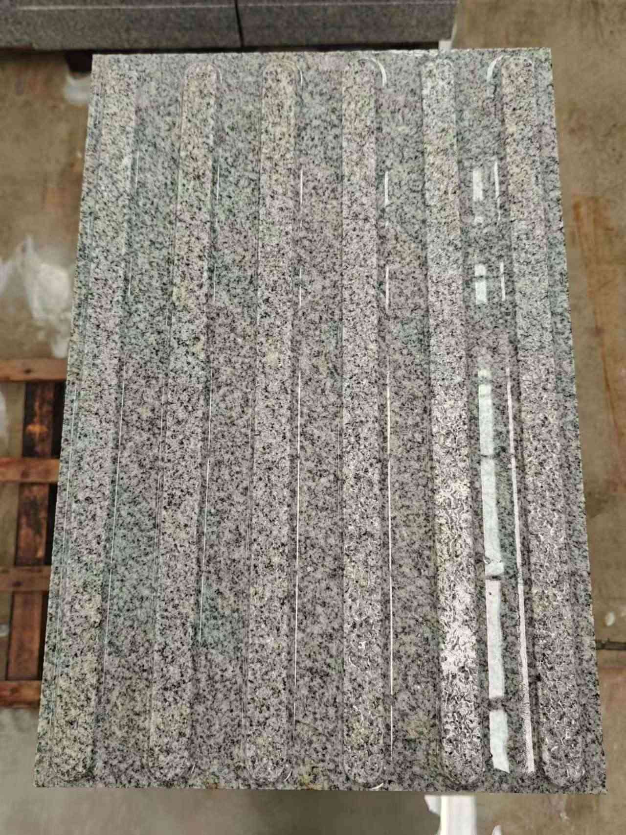 自贡 芝麻白花岗岩荔枝面雕刻盲道，盲条