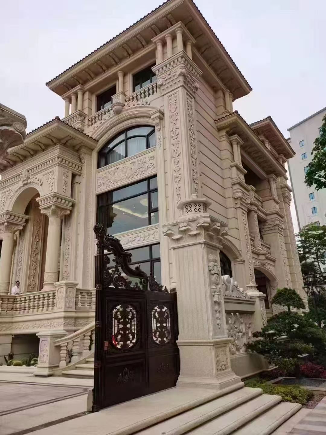 自贡 黄金麻花岗岩别墅外墙干挂效果展示