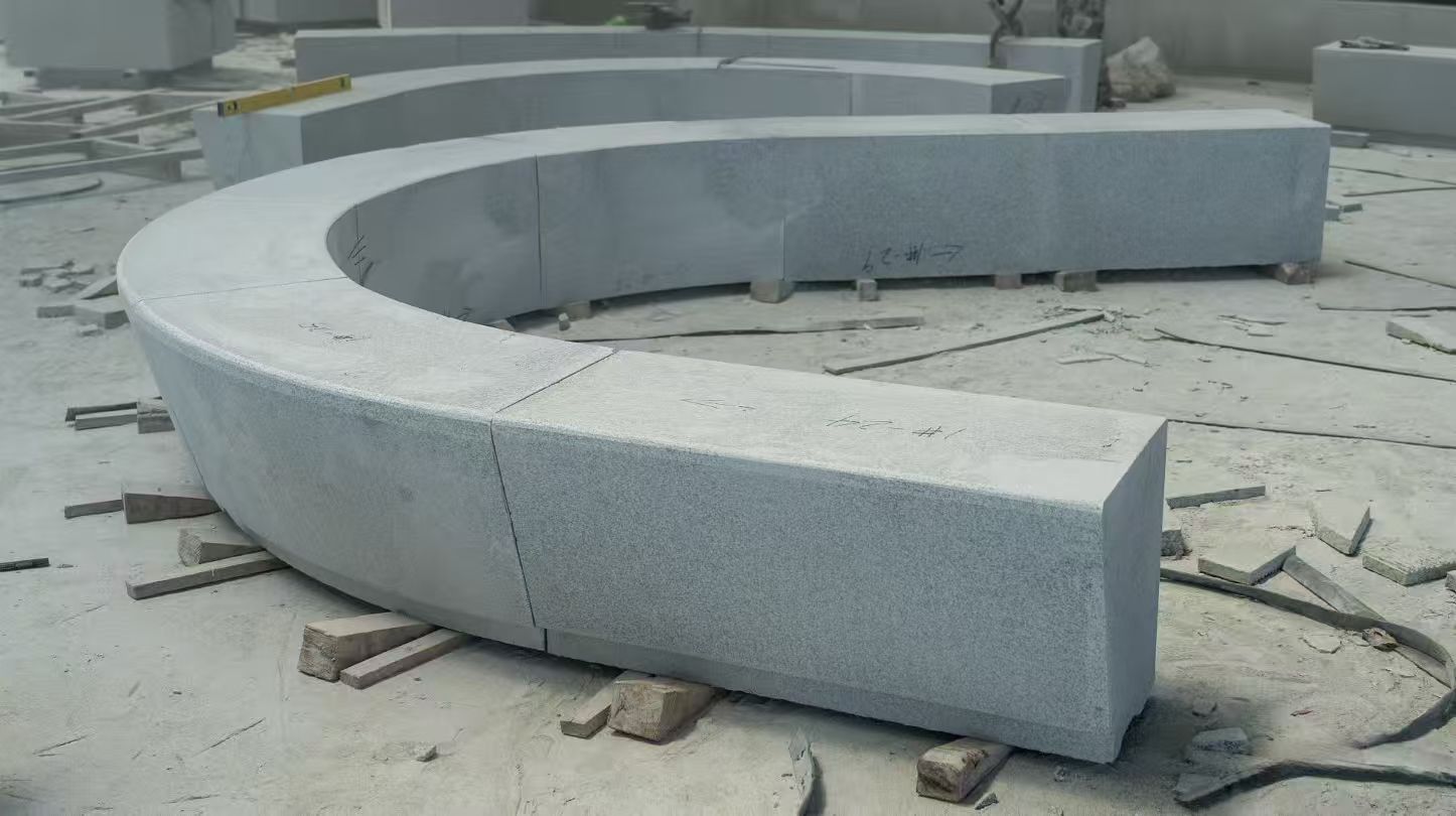 自贡 芝麻白花岗岩光面弧形坐凳